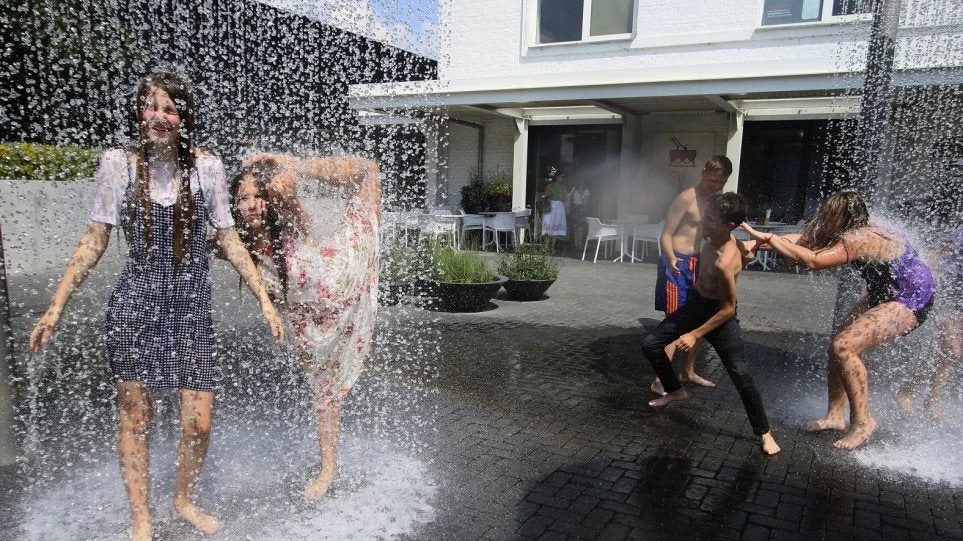 «Καμίνι» η Βαλτική: Πρωτοφανείς θερμοκρασίες άνω των 35 βαθμών στη Λιθουανία